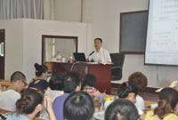 杭建平老师正在上课