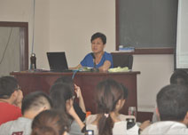 杨闻萍老师讲课中