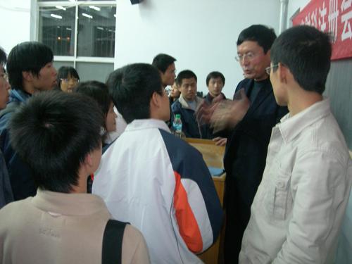 学生询问武老师相关专业问题