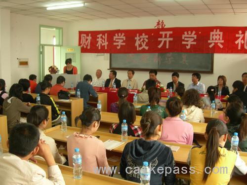 老学员代表姬远敏发言