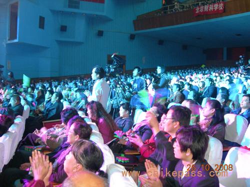 参加情暖人间真情奉献大型公益演出