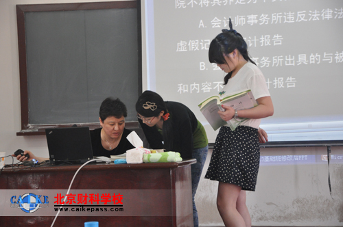 杨闻萍老师为学员答疑