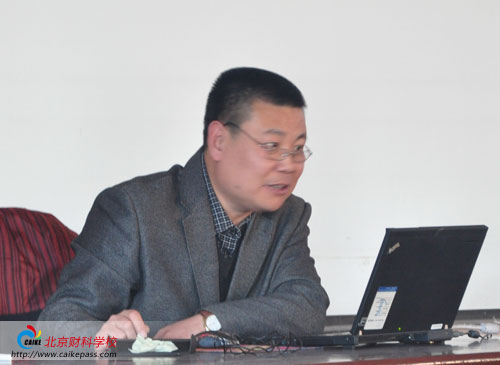 任立强老师正在讲课